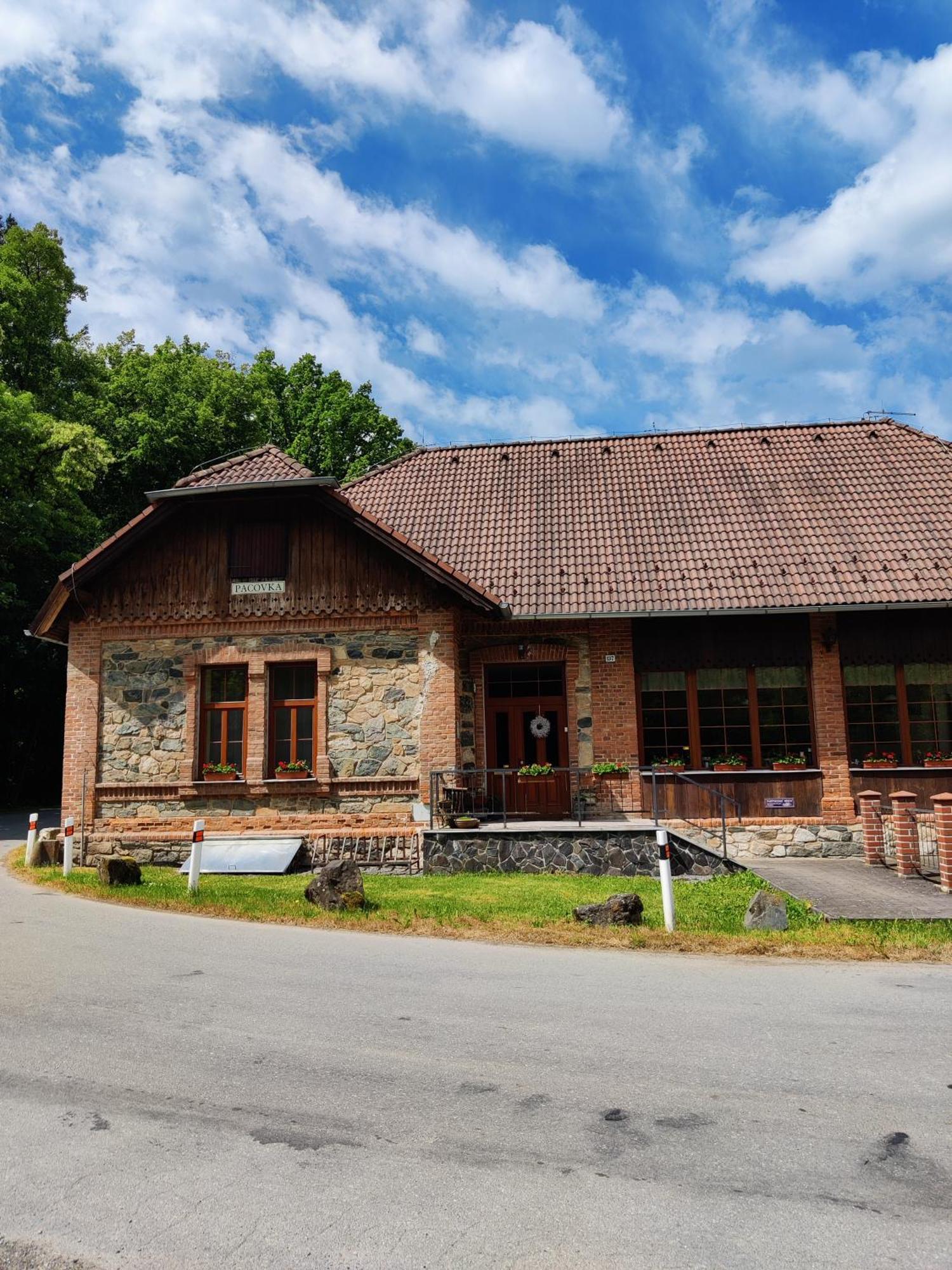 Hotel Penzion Pacovka Chynov Exterior foto